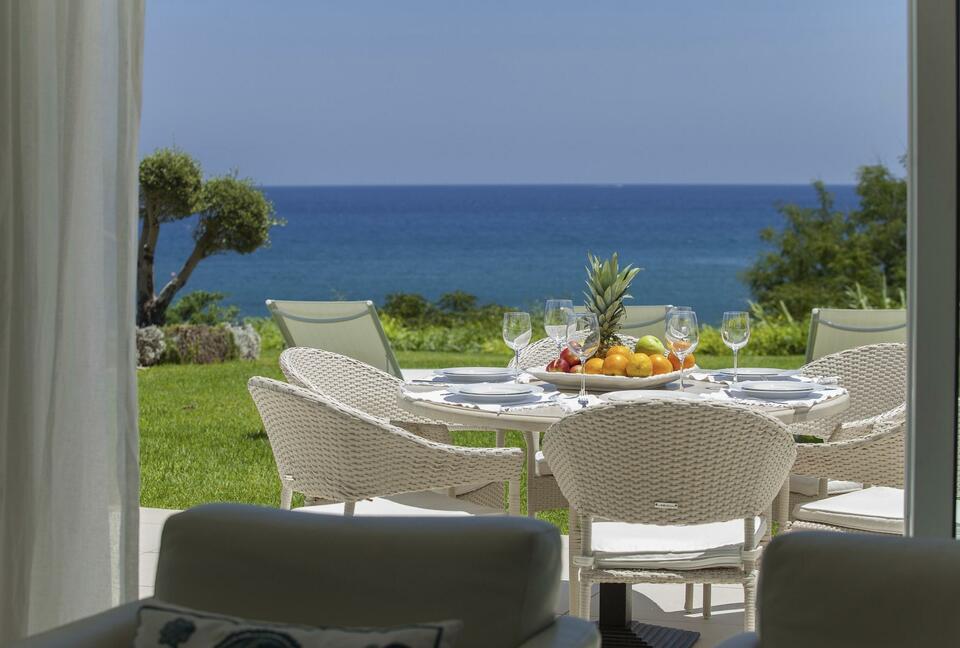 Villa Majestic Seafront - Simply Travel