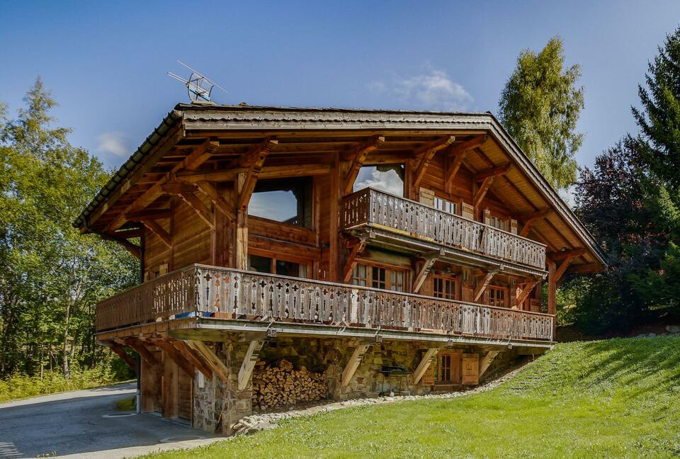 Villa Wooden Chalet - Simply Travel